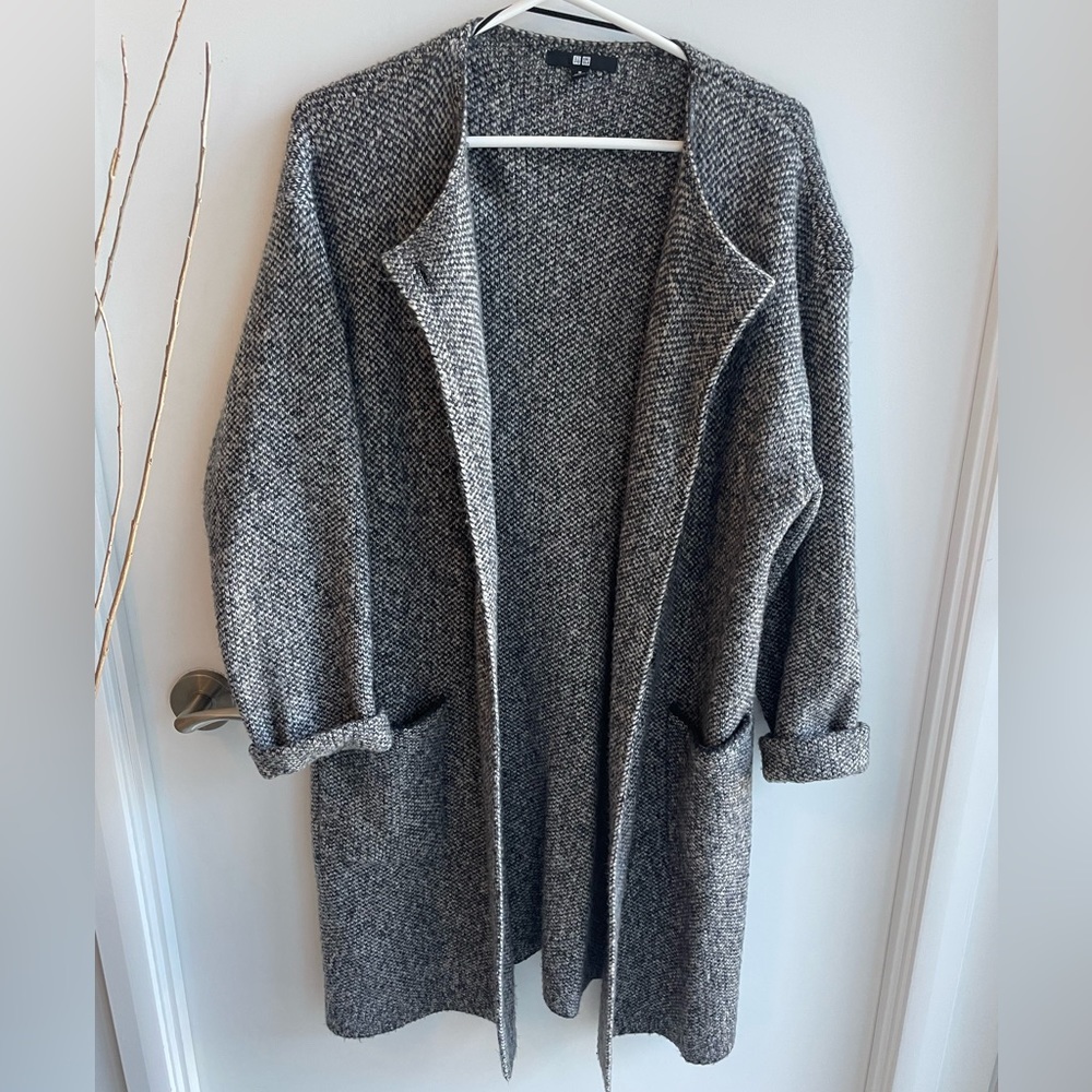 Long grey/white shacket from Uniqlo